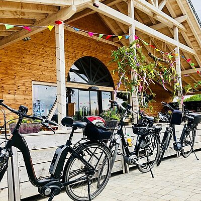Außenansicht des Krewelshofs mit Fahrradverleih