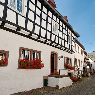 Fachwerkhäuser im historischen Burgort Kronenburg