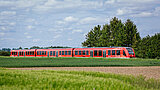 Zug der Deutschen Bahn auf dem Weg in die Eifel